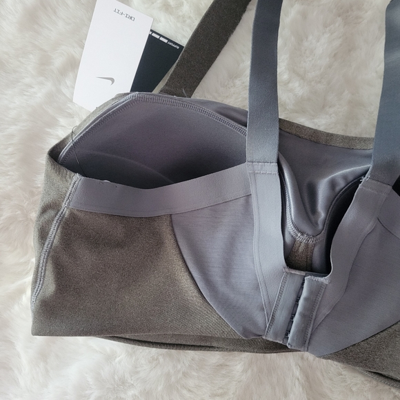 NIKE BRAND NEW HIGH IMPACT SPORT BRA SIZE 40DD - Picture 6 of 6